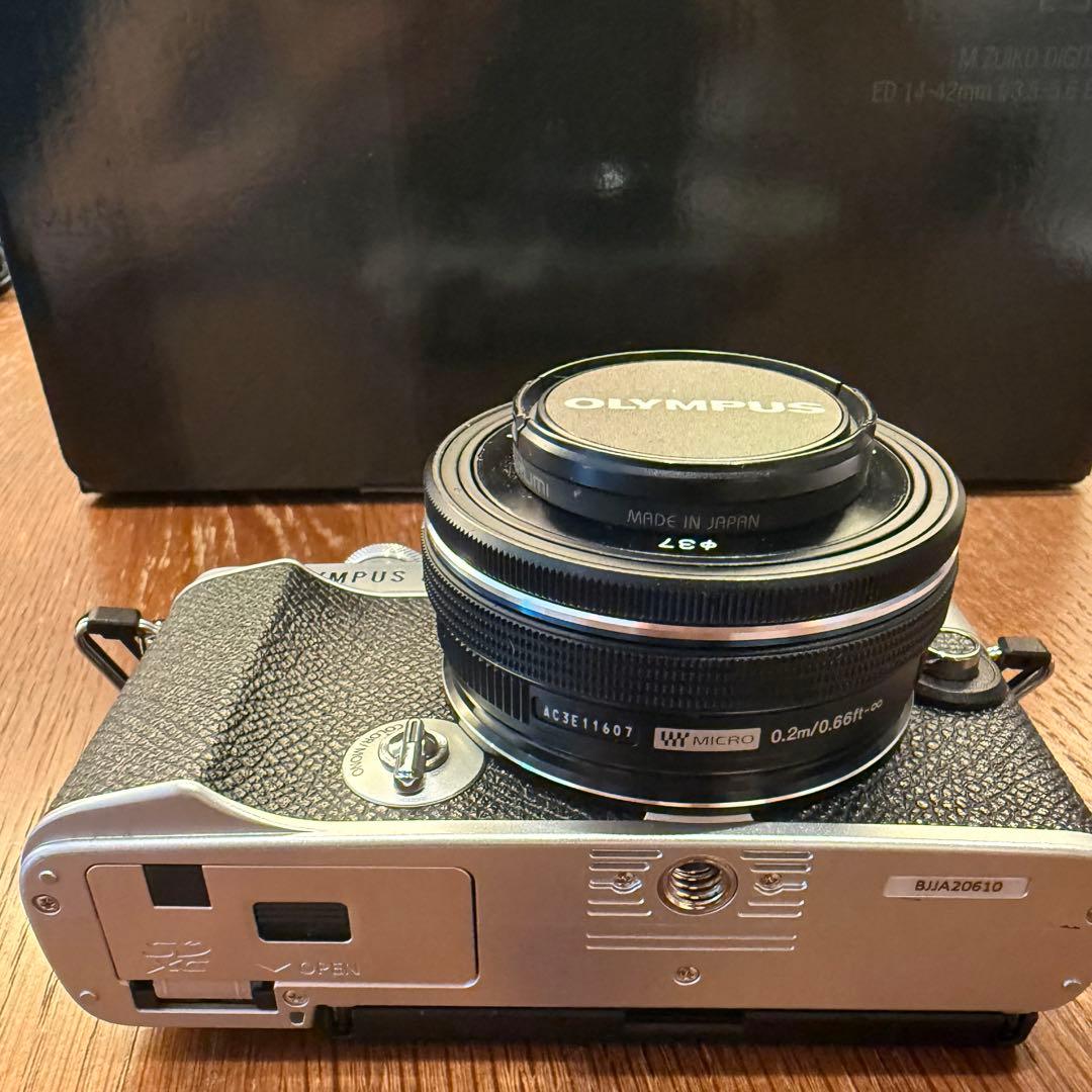 ショット数3713枚【ほぼ新品】OLYMPUS PEN E-P7 ボディシルバー