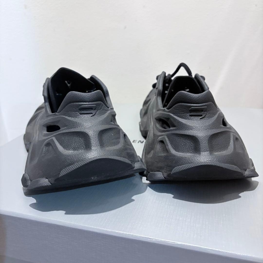 BALENCIAGA カットワーク スニーカー