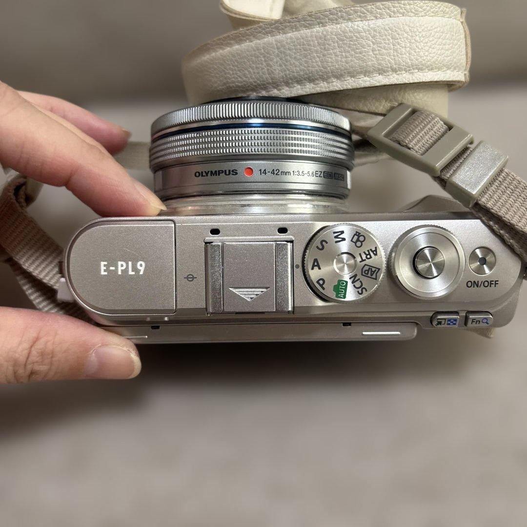 OLYMPUS PEN E-PL9ホワイト ミラーレスカメラ