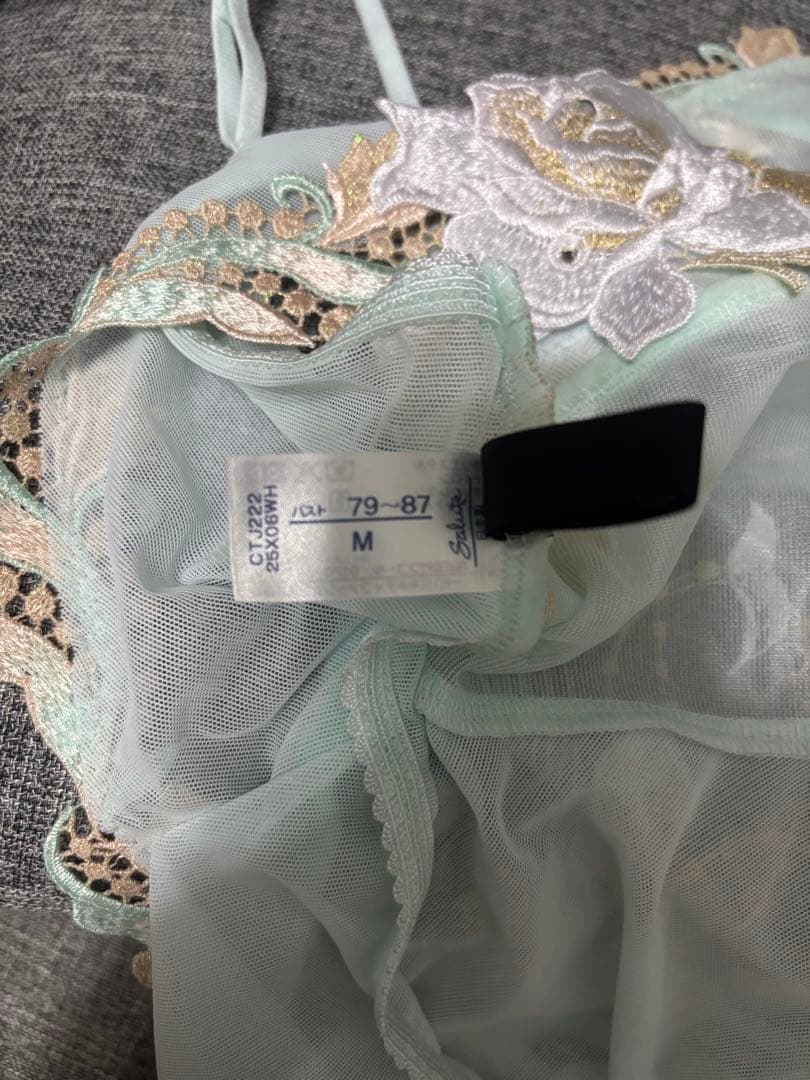 サルート キャミソール 花刺繍