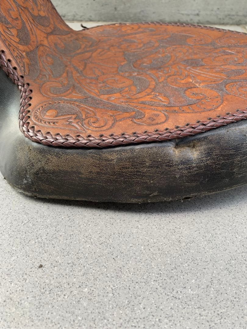 カービング ソロシート 本革 ショベル パン ナックル ハーレー