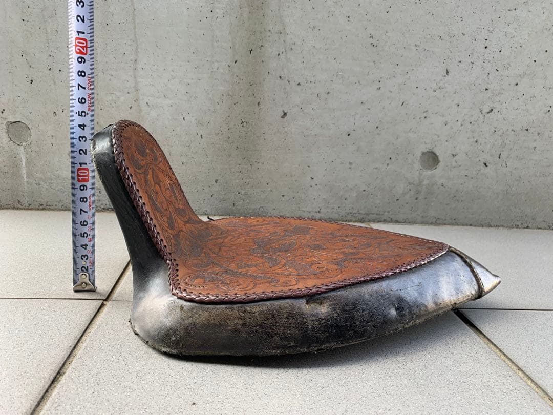 カービング ソロシート 本革 ショベル パン ナックル ハーレー