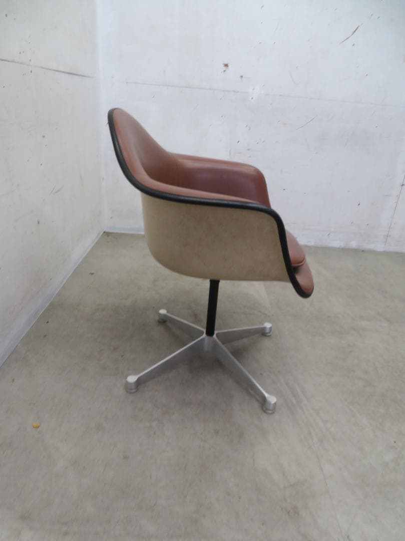 ハーマンミラー■ヴィンテージ■アームシェルチェア■ナウガレザー■FRP■イームズ