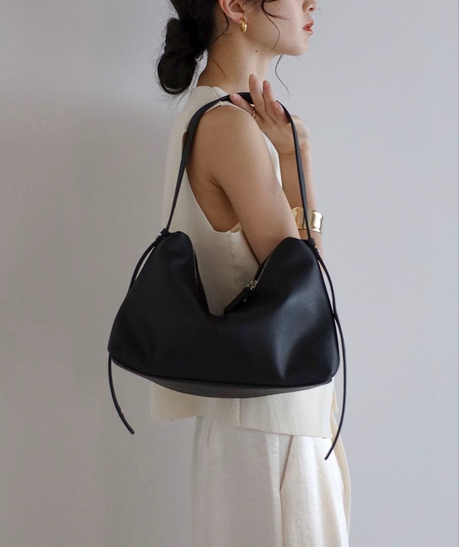 【新品未使用】soins 牛革ミニマルショルダーバッグ 即日発送OK