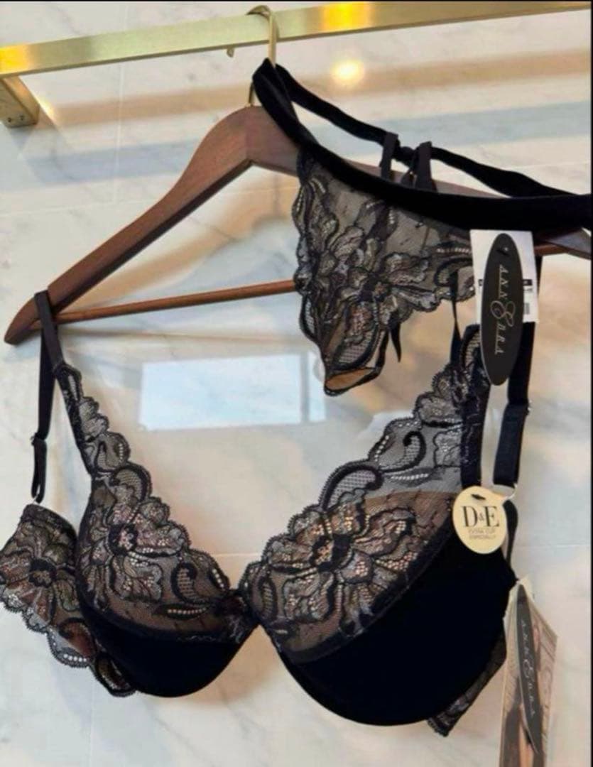 仮専用②【モデル掲載 ベロア×上品レース】annebra アンブラ