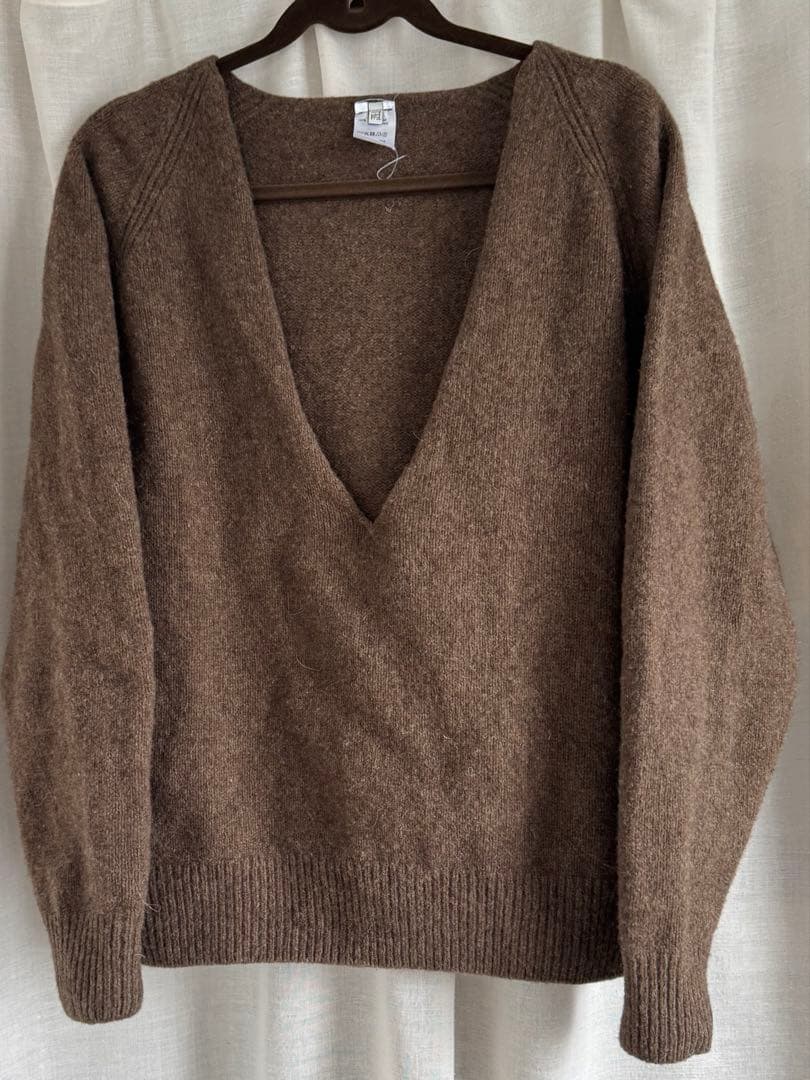 ベースレンジ　Soar V Neck