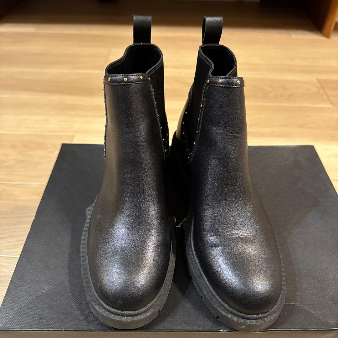 スタッズ付きブラックサイドゴアブーツ　COACH