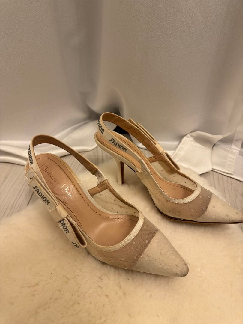 Dior ベージュ ポインテッドトゥ スリングバックヒール
