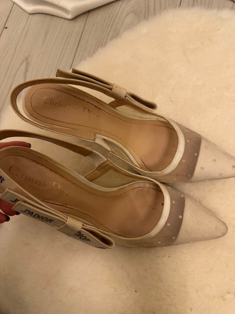 Dior ベージュ ポインテッドトゥ スリングバックヒール