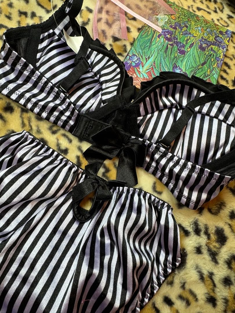 エメフィール　廃盤モデル　フリル付きストライプブラジャーパンティセットC65/M