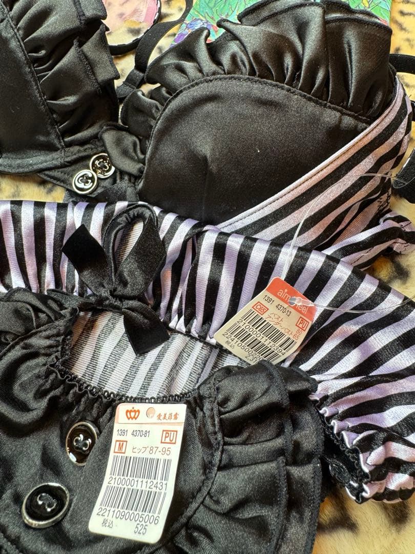 エメフィール　廃盤モデル　フリル付きストライプブラジャーパンティセットC65/M