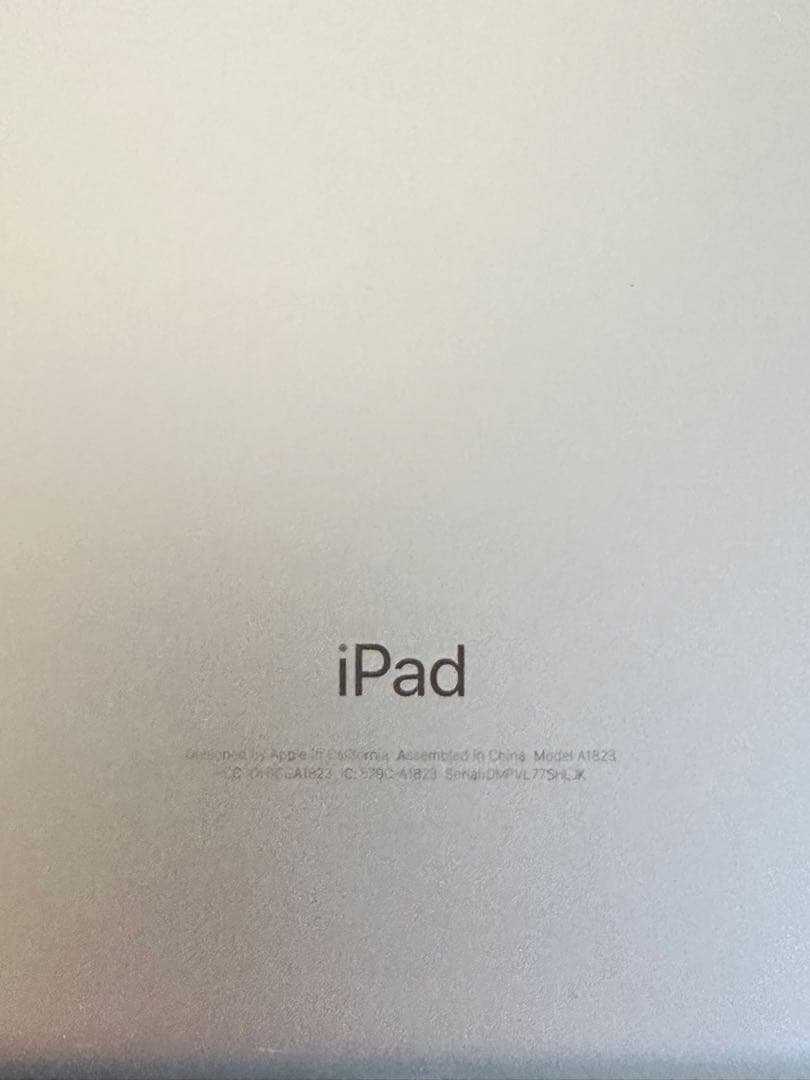 Apple iPad 第5世代 32GB Wi-Fi・Cellular シルバー