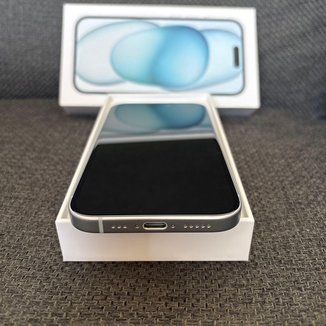 【新品同様】iPhone15本体　充電器＆ケースセット