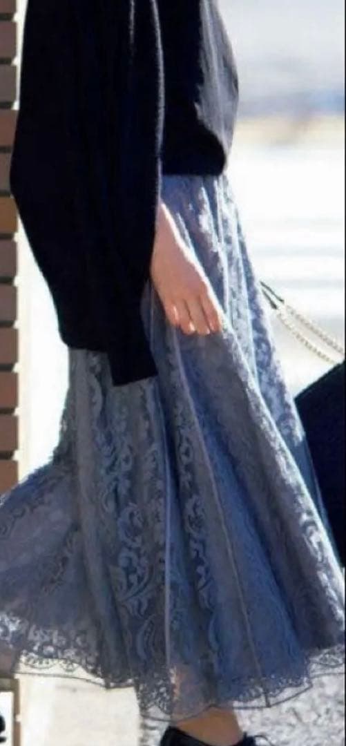 新品タグ付き　ebure リバーレース　フレアースカート　36 グレー