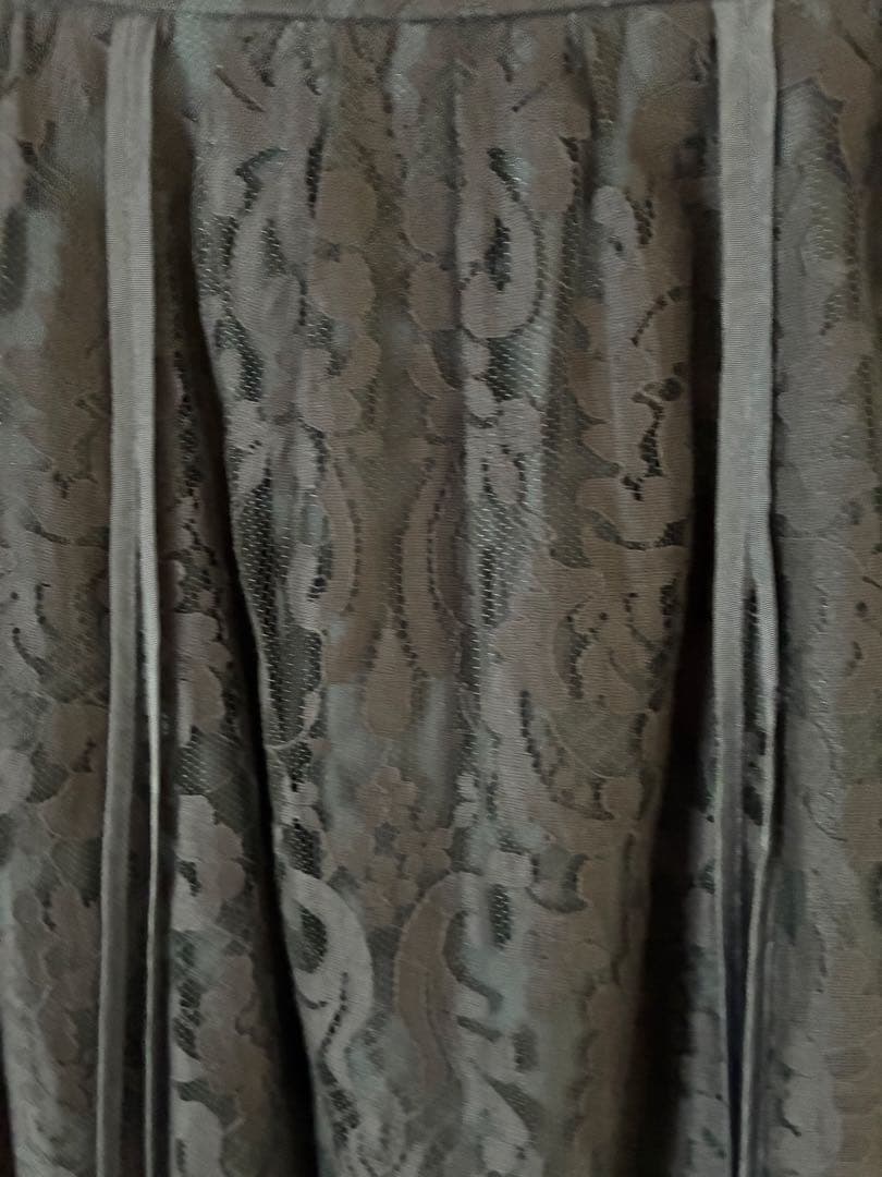 新品タグ付き　ebure リバーレース　フレアースカート　36 グレー