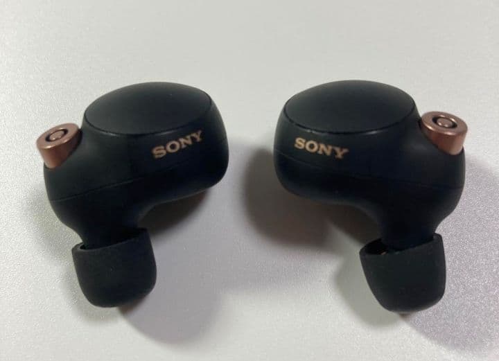 [美品]SONY WF-1000XM4 イヤホン　左右　両耳　本体　充電器