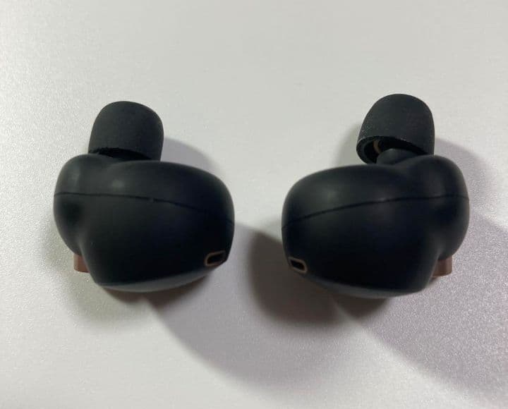 [美品]SONY WF-1000XM4 イヤホン　左右　両耳　本体　充電器