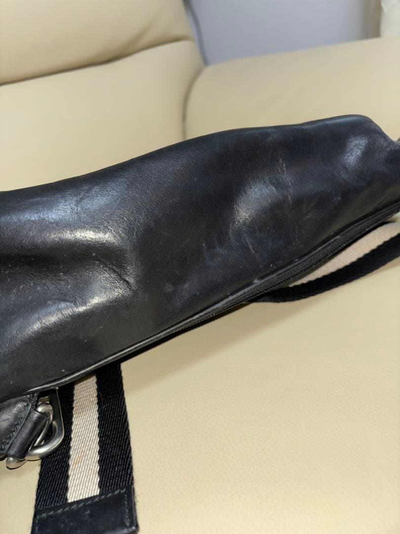 【BALLY 】ボディバッグ ／黒