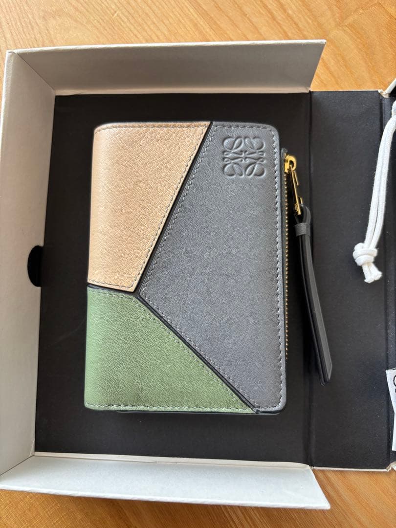 パズル 美品 スリムコンパクト ジップウォレット LOEVE ロエベ 付属品完備