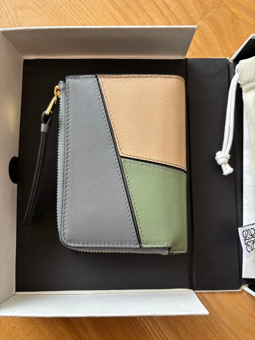 パズル 美品 スリムコンパクト ジップウォレット LOEVE ロエベ 付属品完備