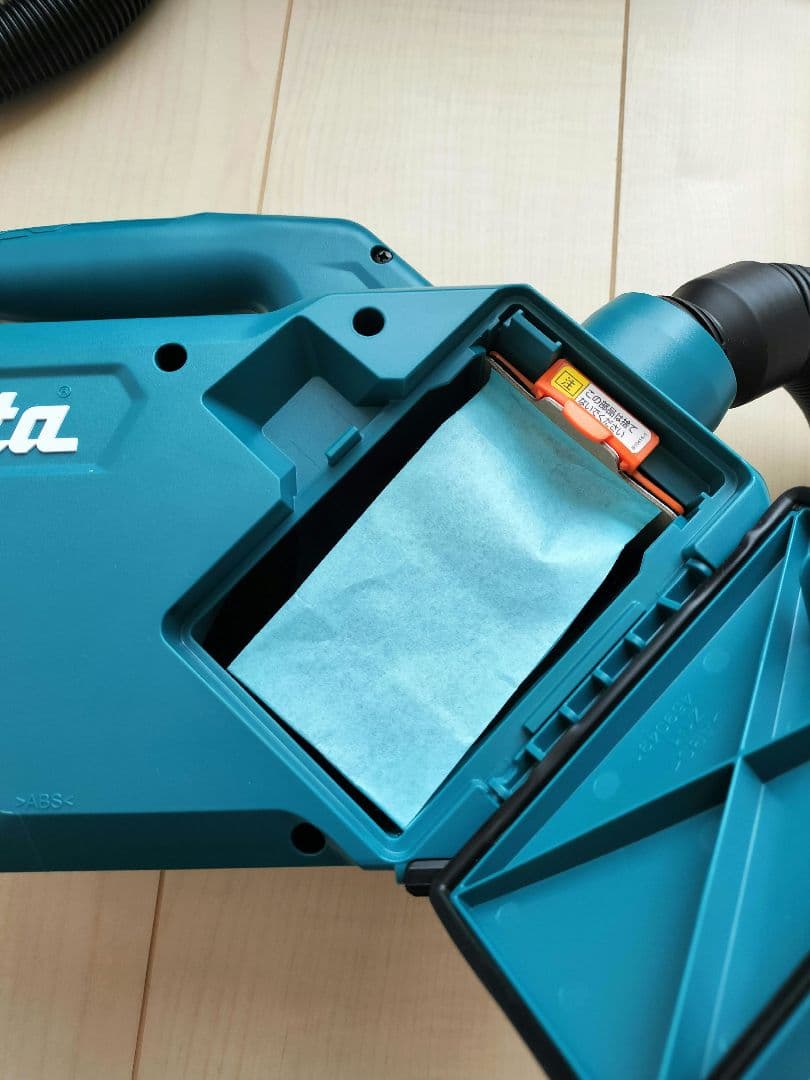 新品未使用　マキタ 充電式クリーナー CL184D