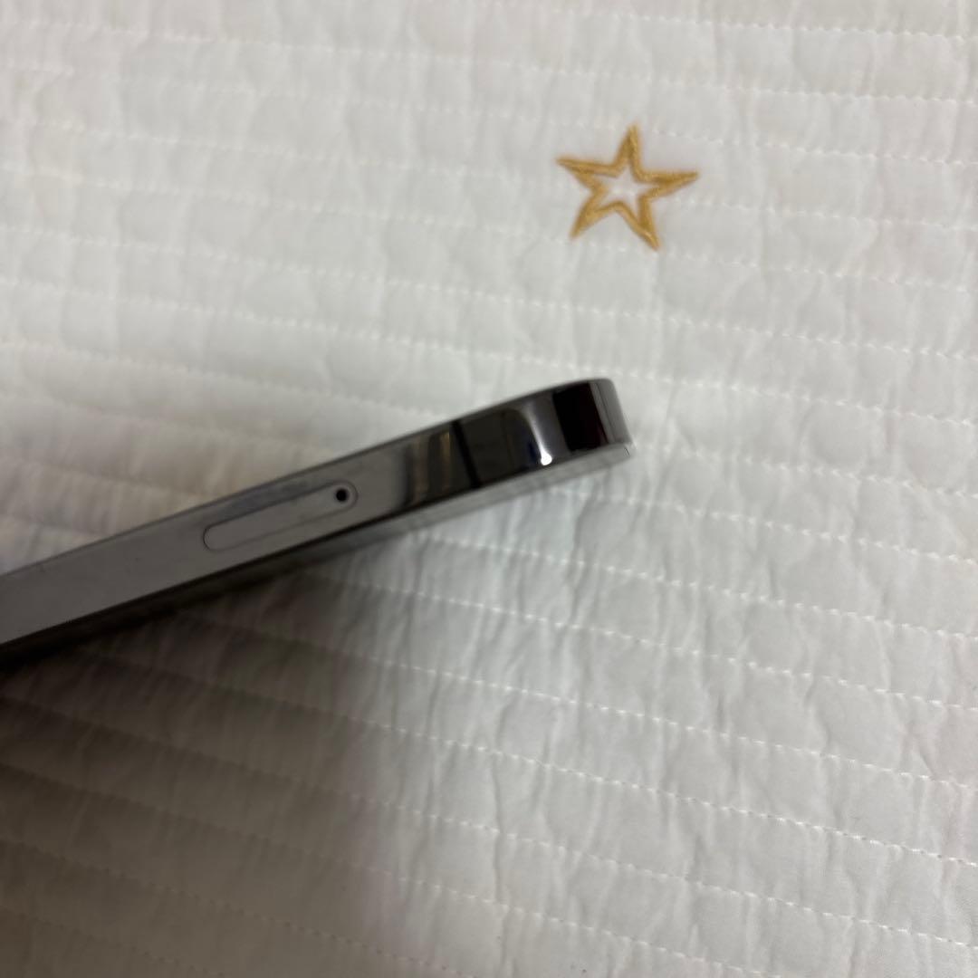 iPhone12pro 本体　背面割れあり