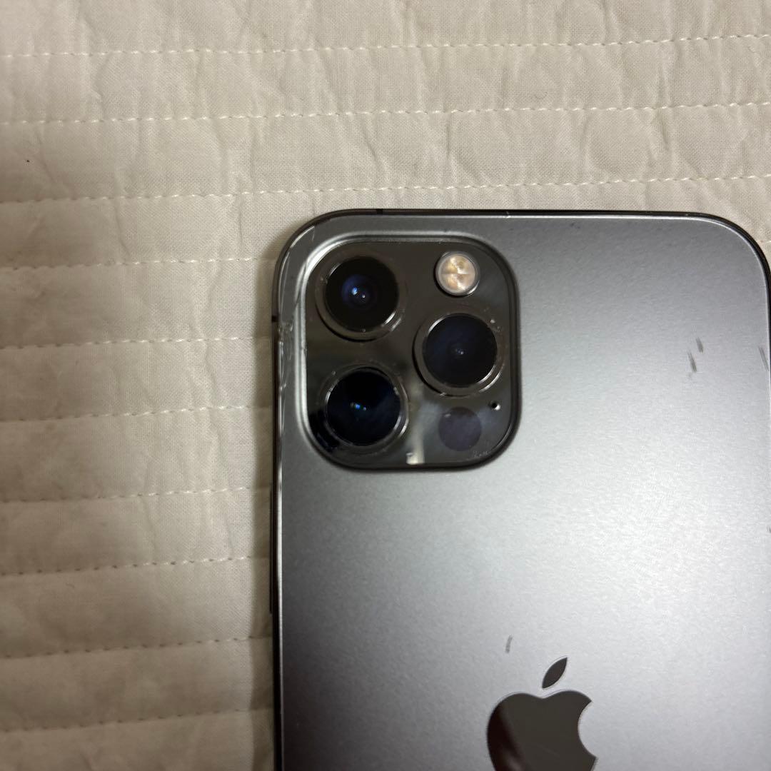 iPhone12pro 本体　背面割れあり