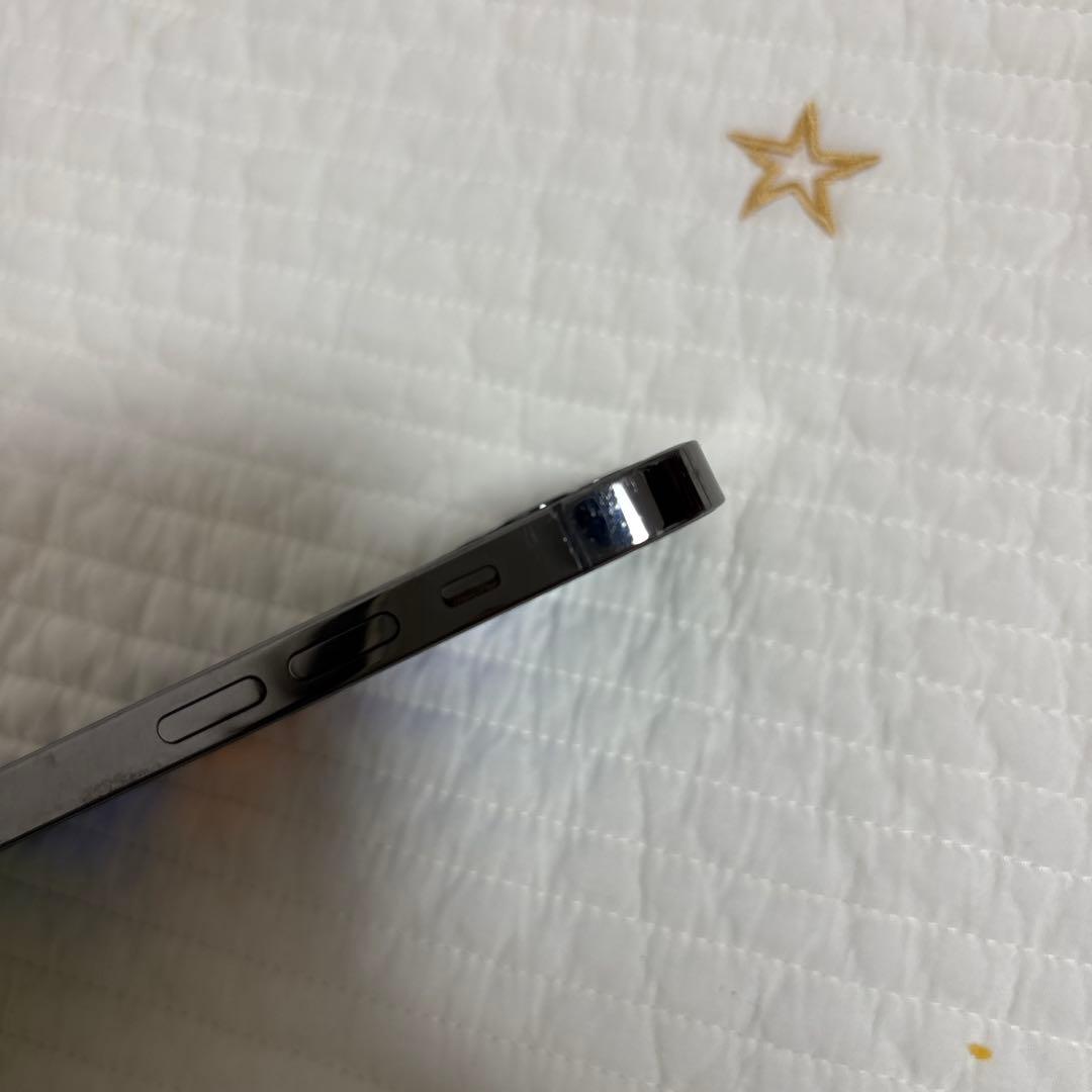 iPhone12pro 本体　背面割れあり