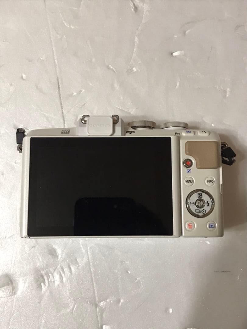 オリンパス　E.PL7 PEN ボディ　動作品　難あり