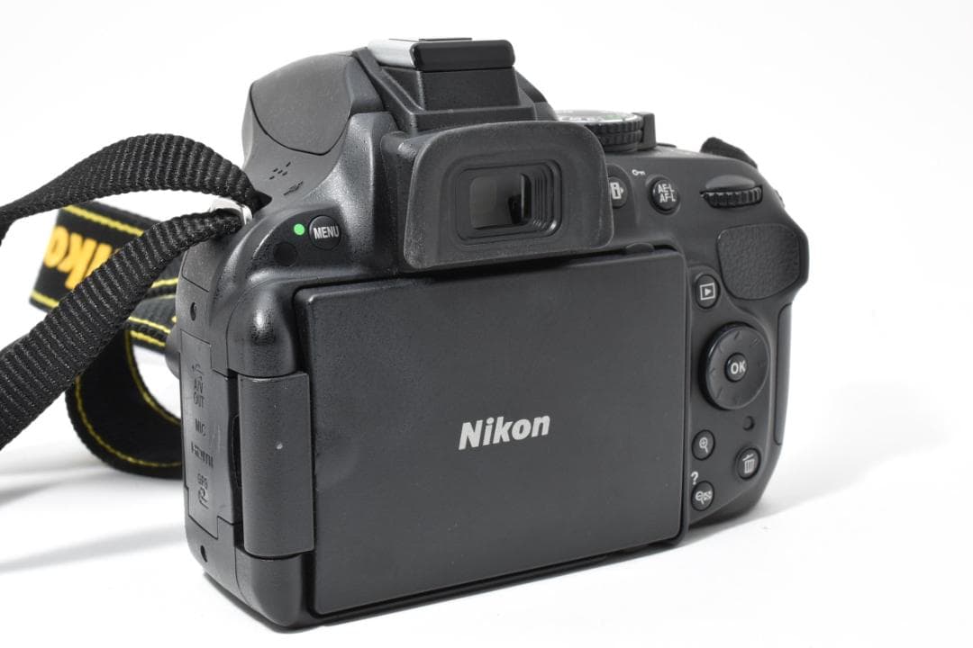 ★撮影枚数3913枚・超美品★ ニコン D5200 ボディ #21569