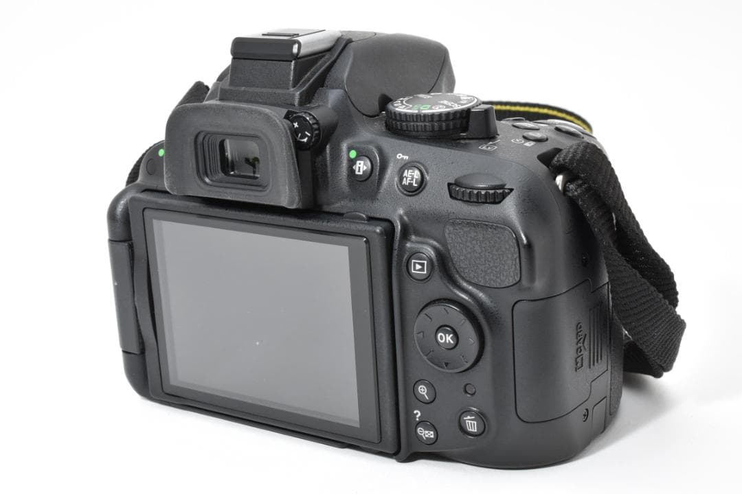 ★撮影枚数3913枚・超美品★ ニコン D5200 ボディ #21569