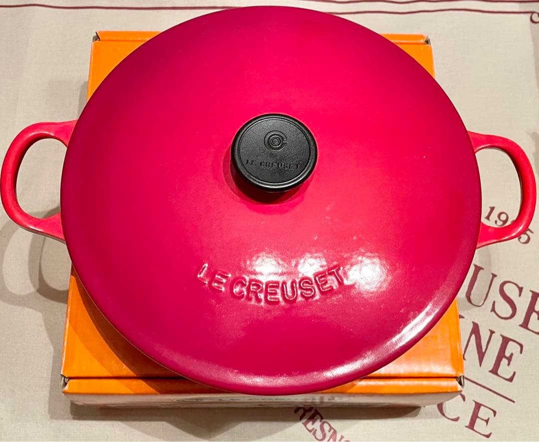 ＊＊マルミット２２cm　ル・クルーゼ＊＊美品　レッド