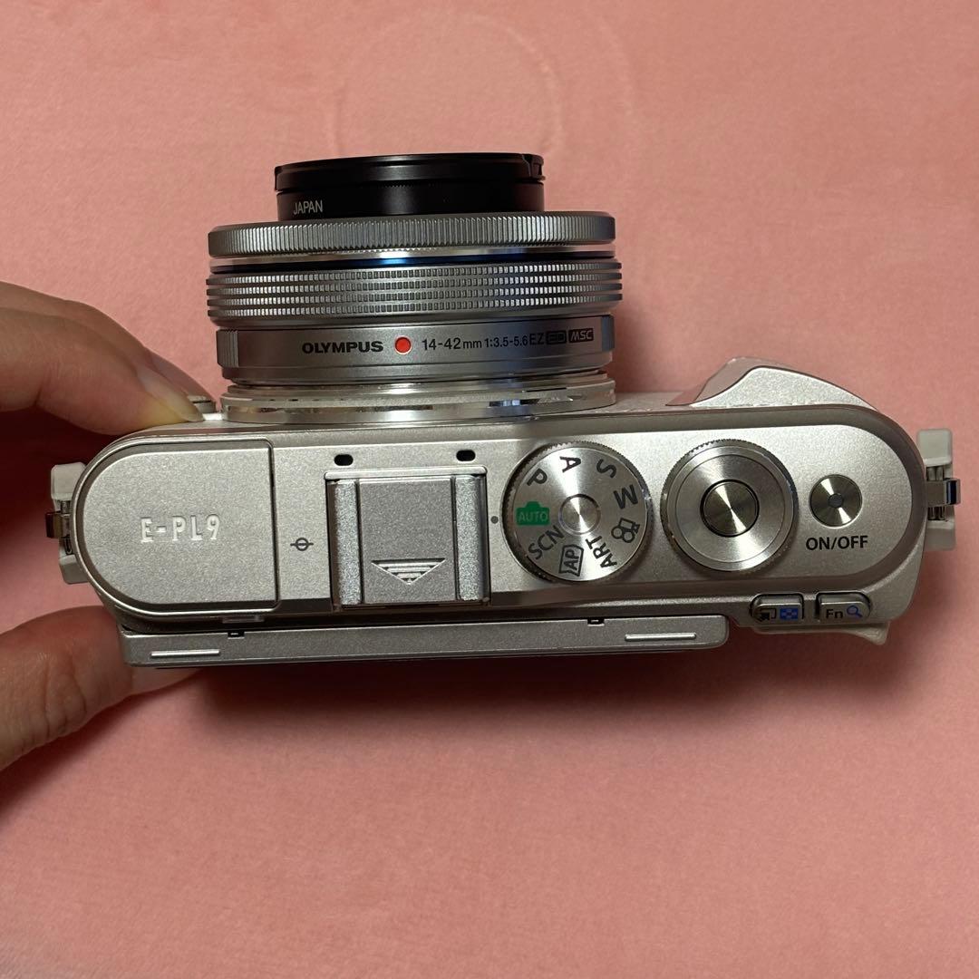 【美品】OLYMPUS PEN E-PL9 ホワイト★ダブルズームキット