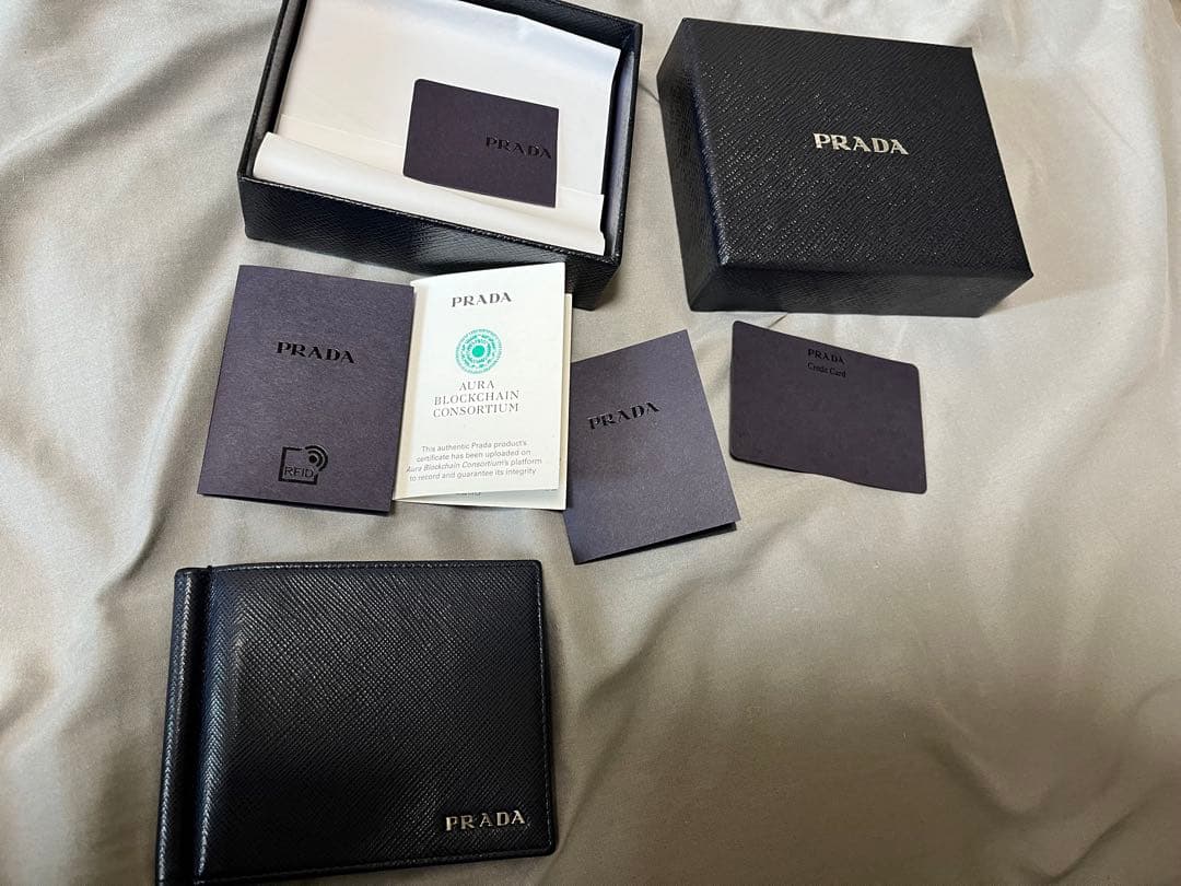 PRADA ネイビー レザー マネークリップ　財布