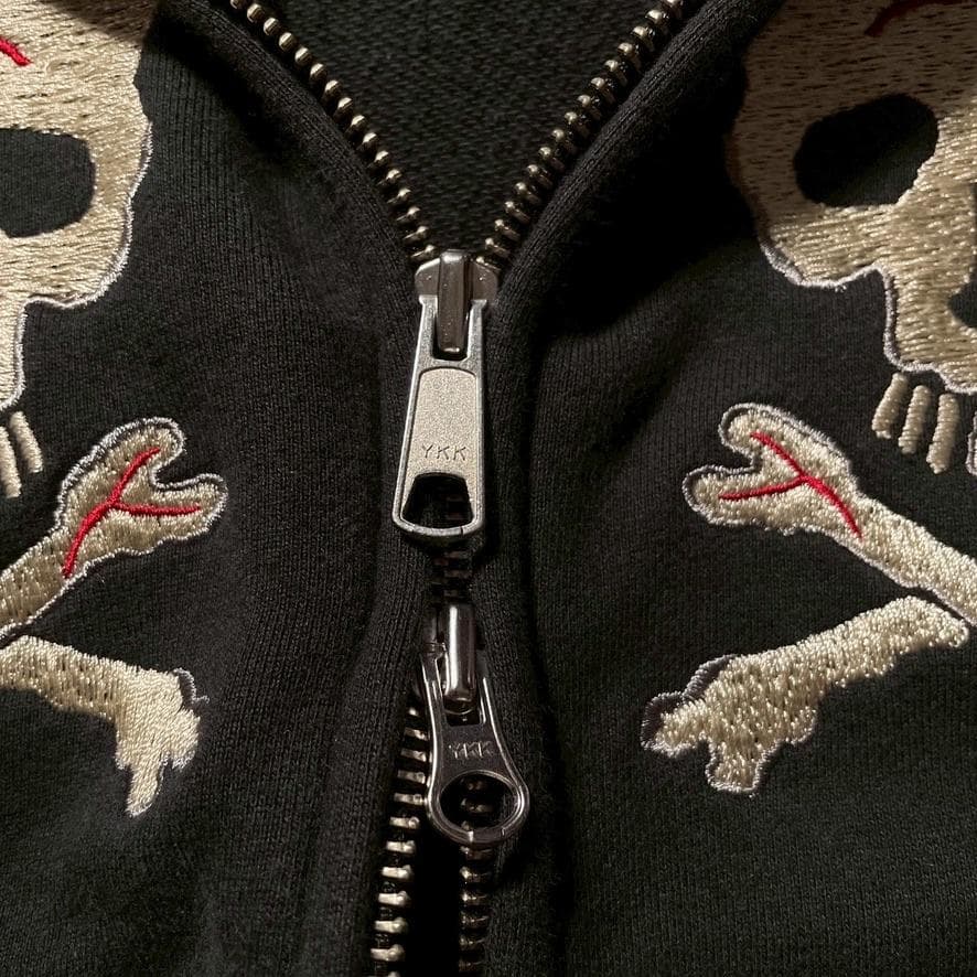 ペ*ー様 【希少美品】東洋エンタープライズ スカル刺繍 ジップパーカー TT63