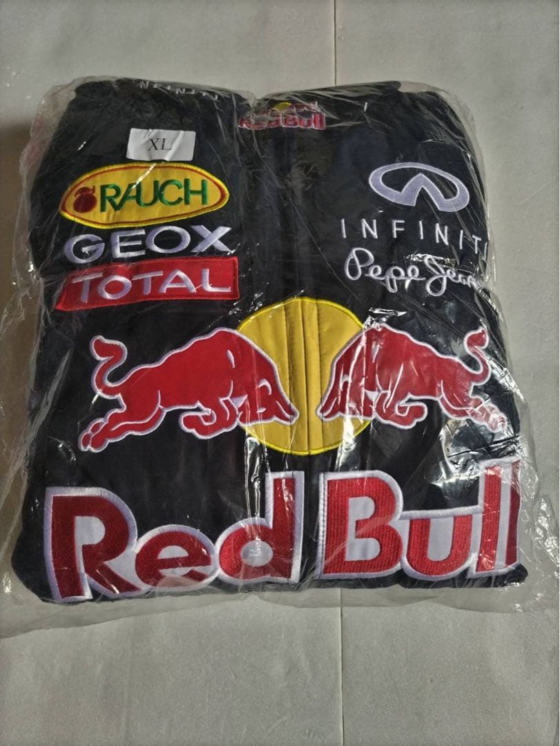 REDBULL 刺繍ロゴ入りデザインジャンパー　新品未使用品　￼厚手　XLサイズ