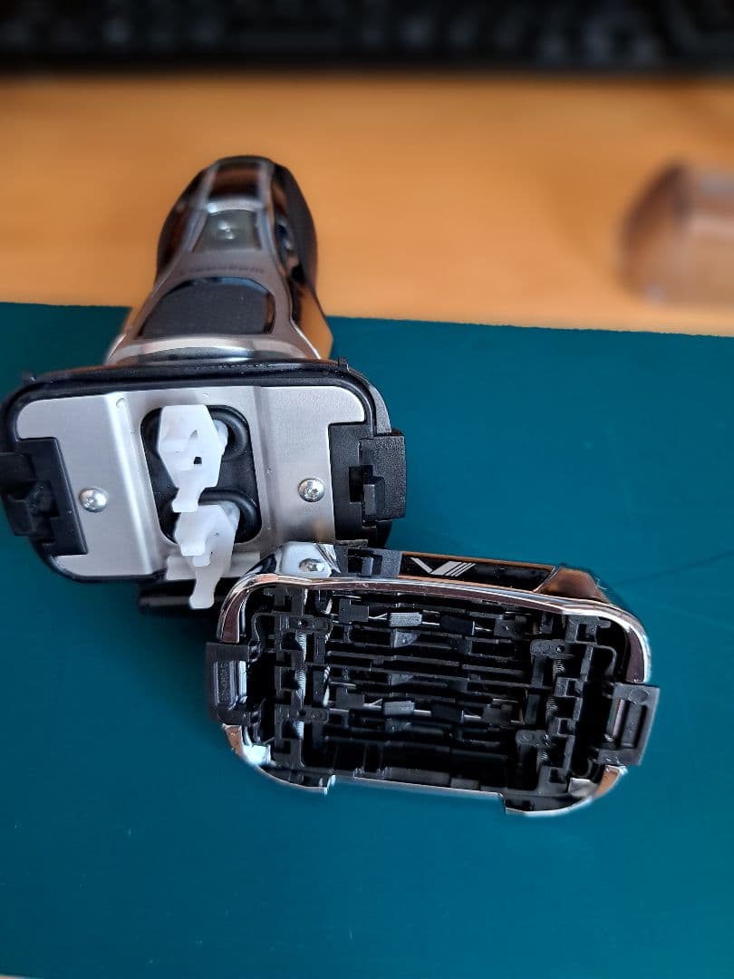 週末限定 値下げ！電気シェーバーイズミ6枚刃IZFIZF-V950S