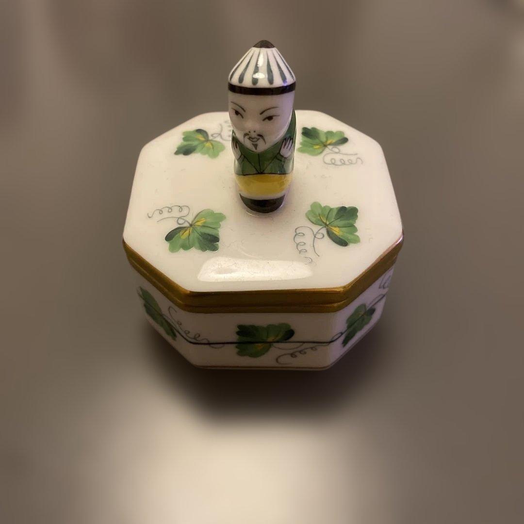 HEREND / ヘレンド 八角形小物入れ（人物つまみ）