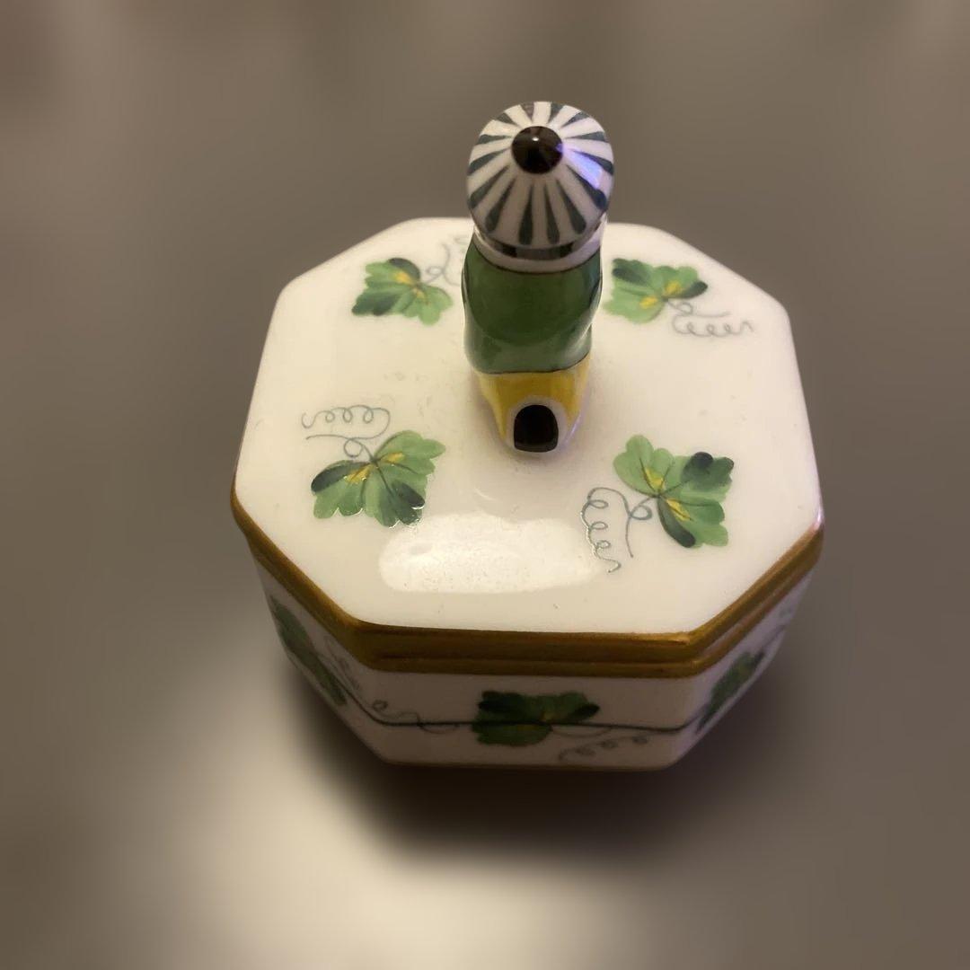 HEREND / ヘレンド 八角形小物入れ（人物つまみ）