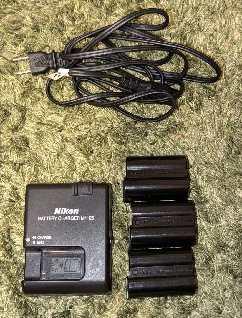 Nikon D800+バッテリーグリップ、64gbCFカード付き