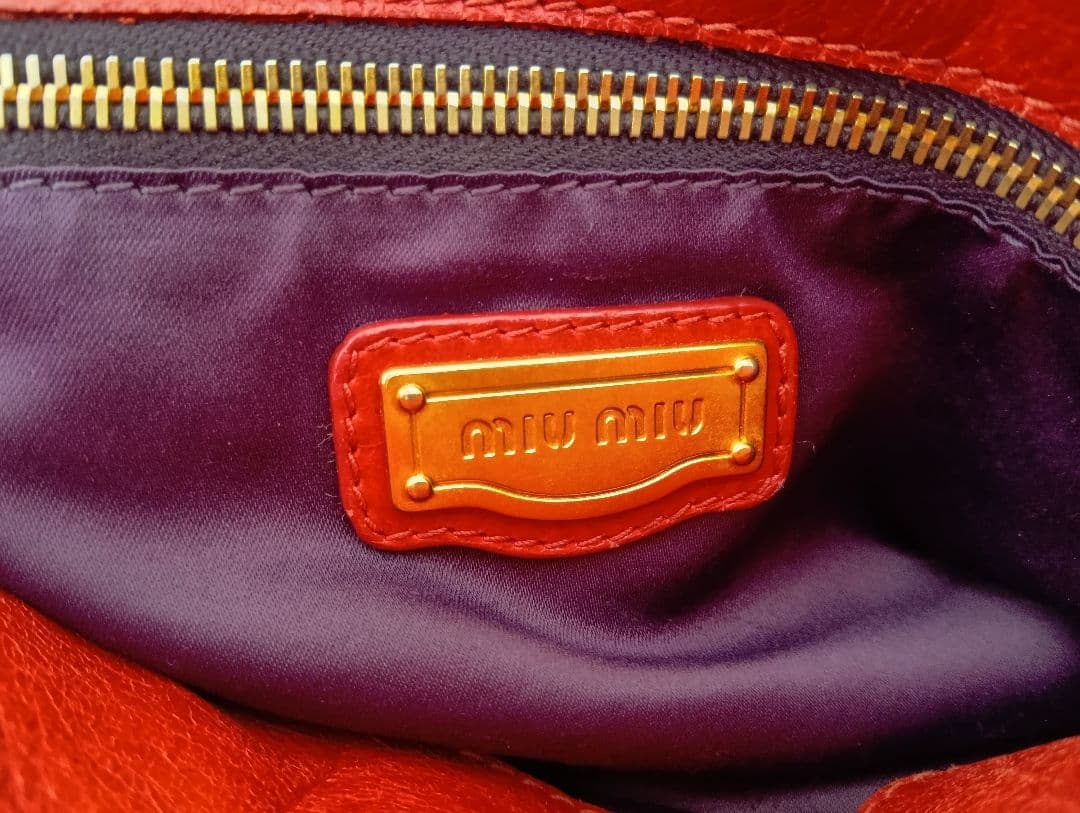 miu miu 赤 レザーハンドバッグ