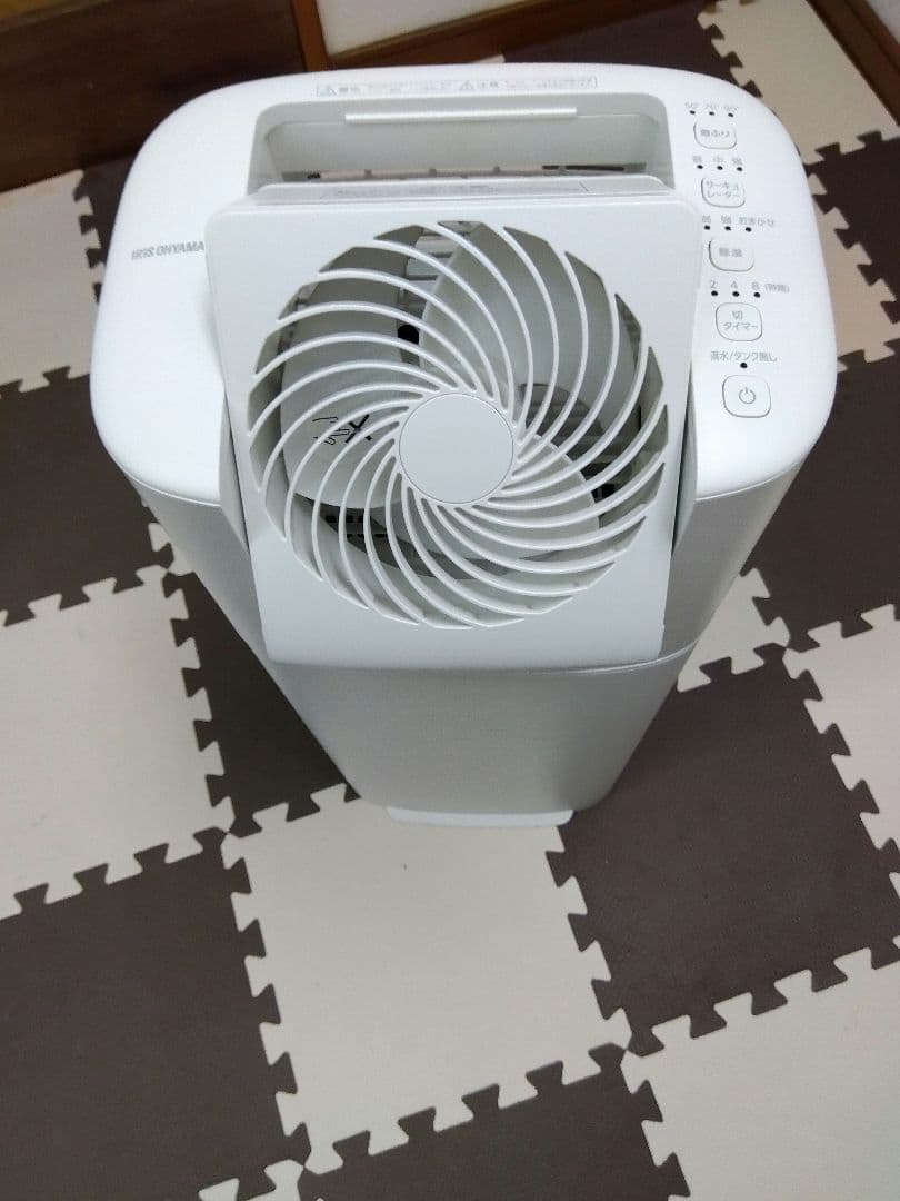 【美品　値下げしました】アイリスオーヤマサーキュレーター付除湿機（デシカント式）