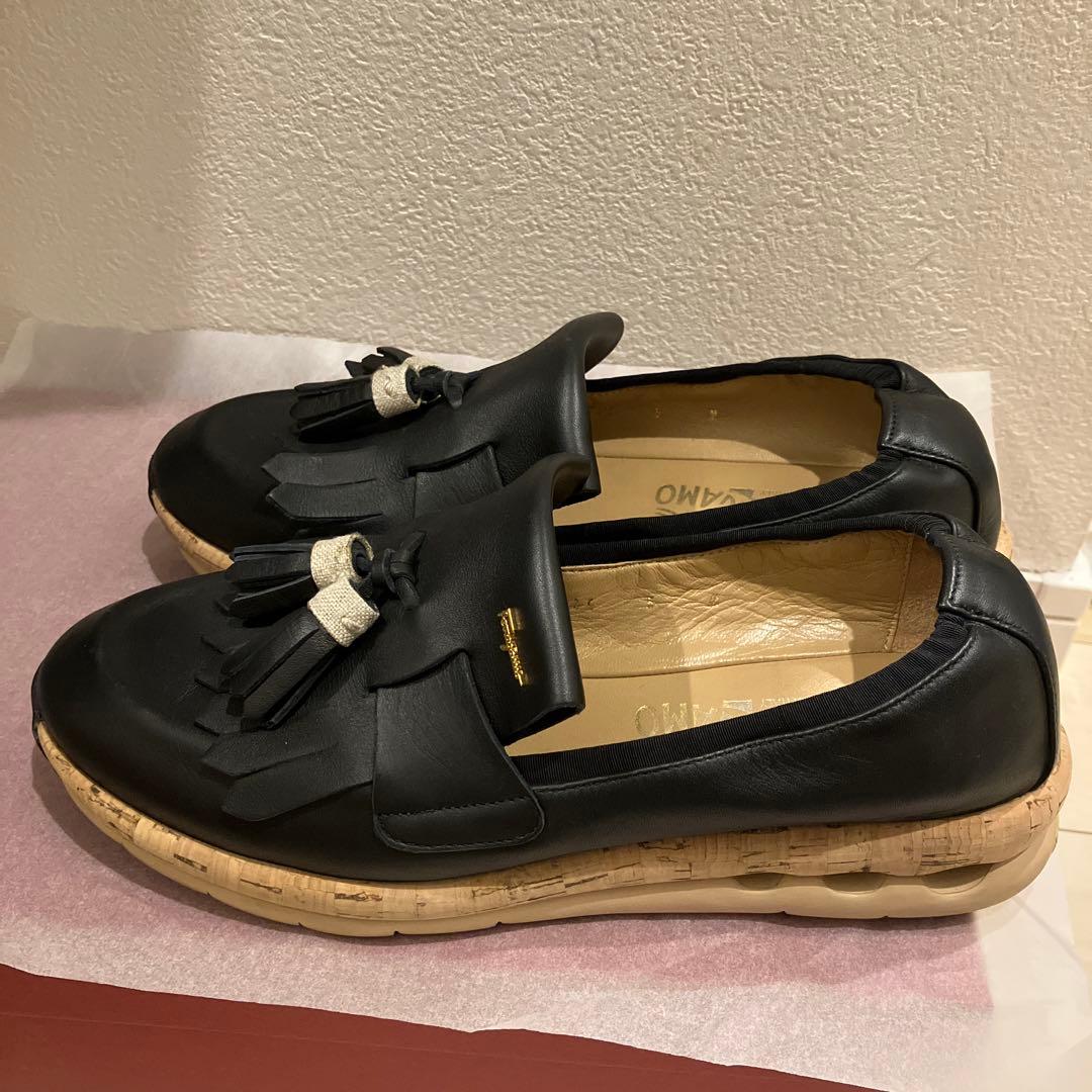 フェラガモ タッセルレザースリッポンローファー　靴袋付き MADOR 6