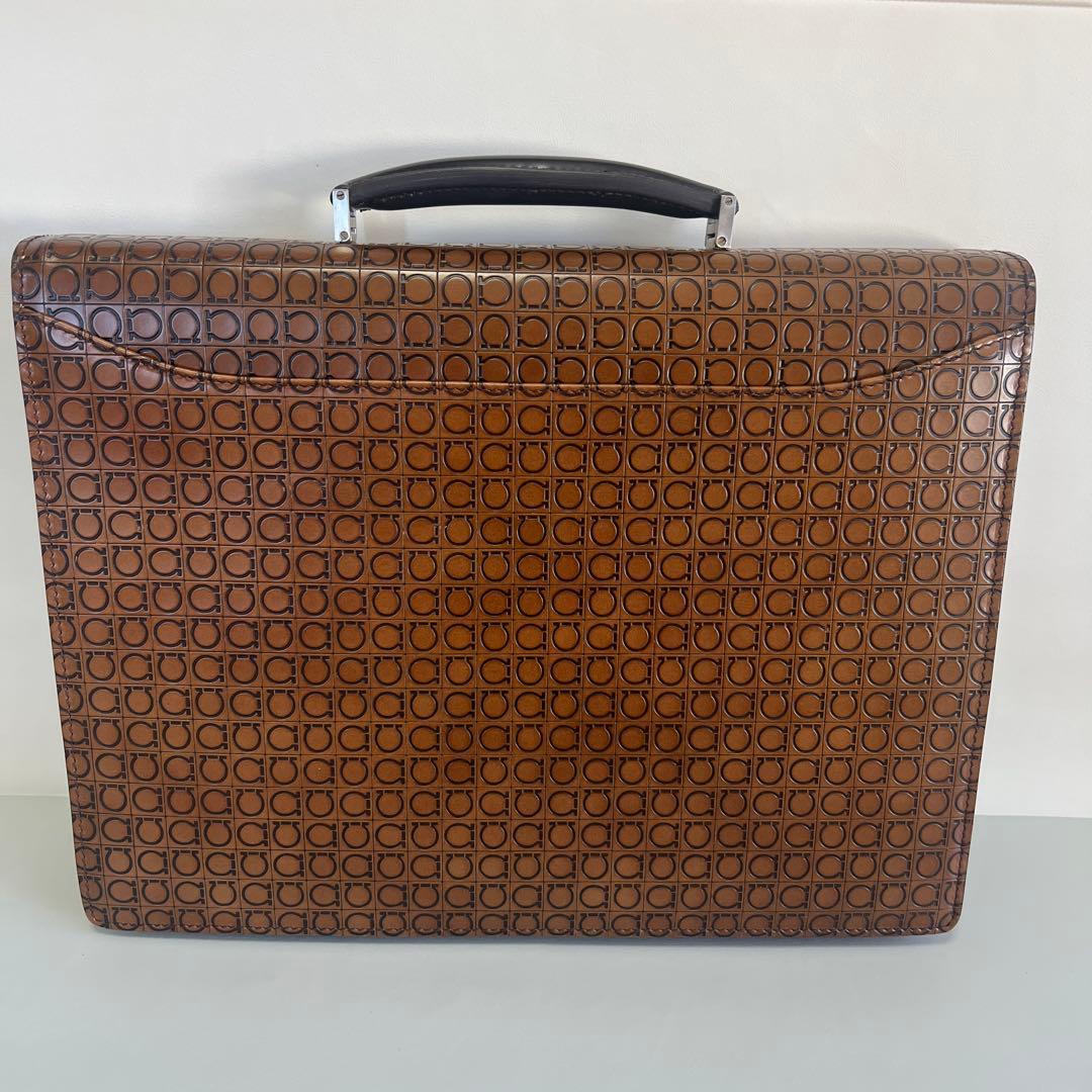 美品！サルヴァトーレ フェラガモ レザー ブリーフケース モノグラム ダイヤル式