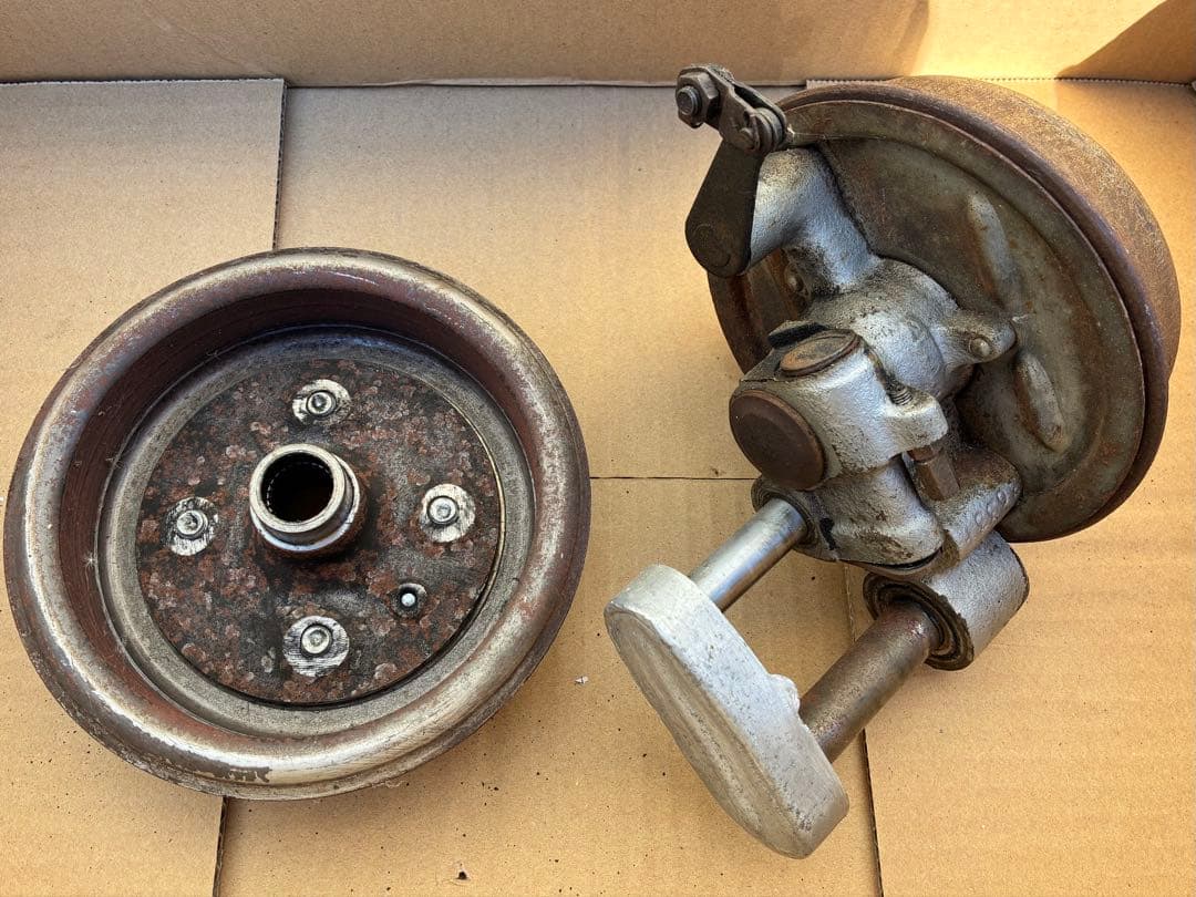 ベスパ50S フロントブレーキ＆アームASSY ＋リアドラム　1979年　円穴