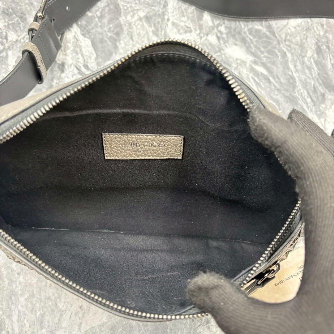 未使用タグ付 JIMMY CHOO ボディバッグ エンボス グレー ななめがけ