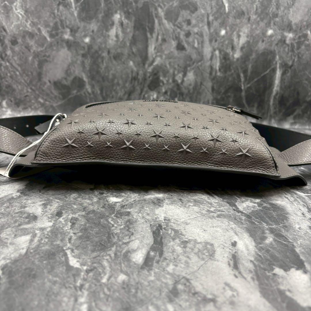 未使用タグ付 JIMMY CHOO ボディバッグ エンボス グレー ななめがけ