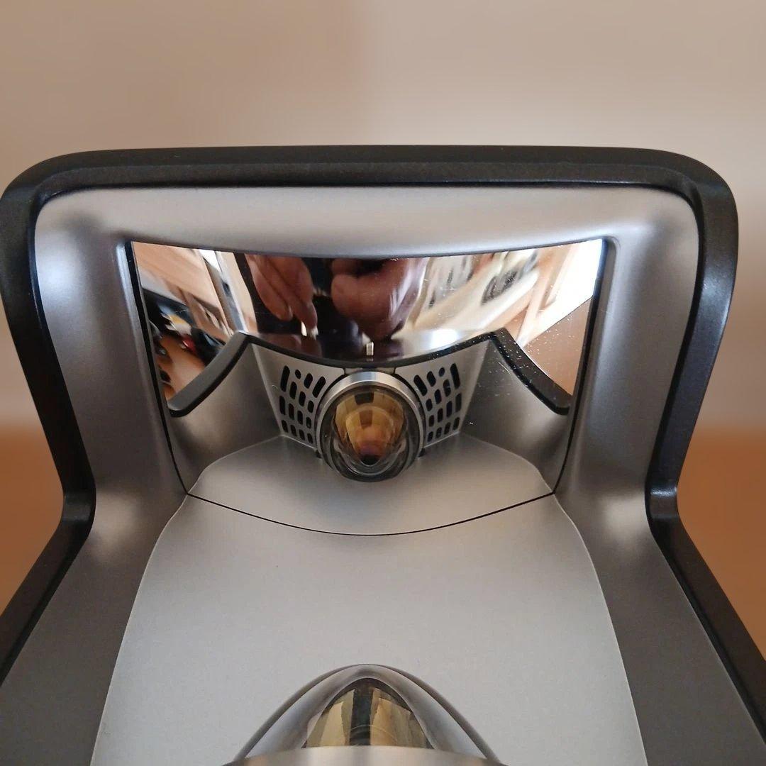 プロジェクター　LG　超短焦点　PF1000UG　お試し用のお品です。