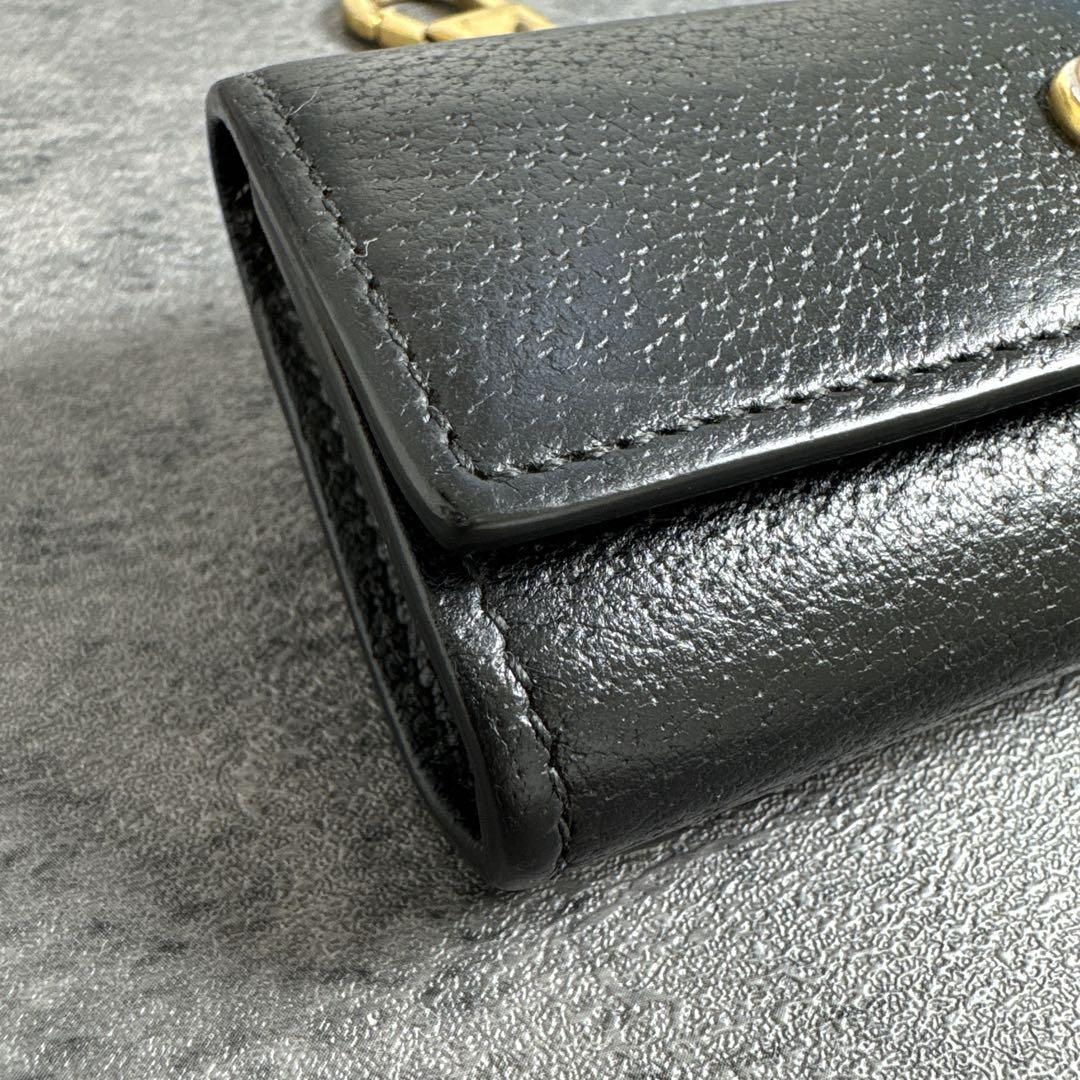 GUCCI AirPodsケース オールレザー ゴールド金具 ブラック　人気