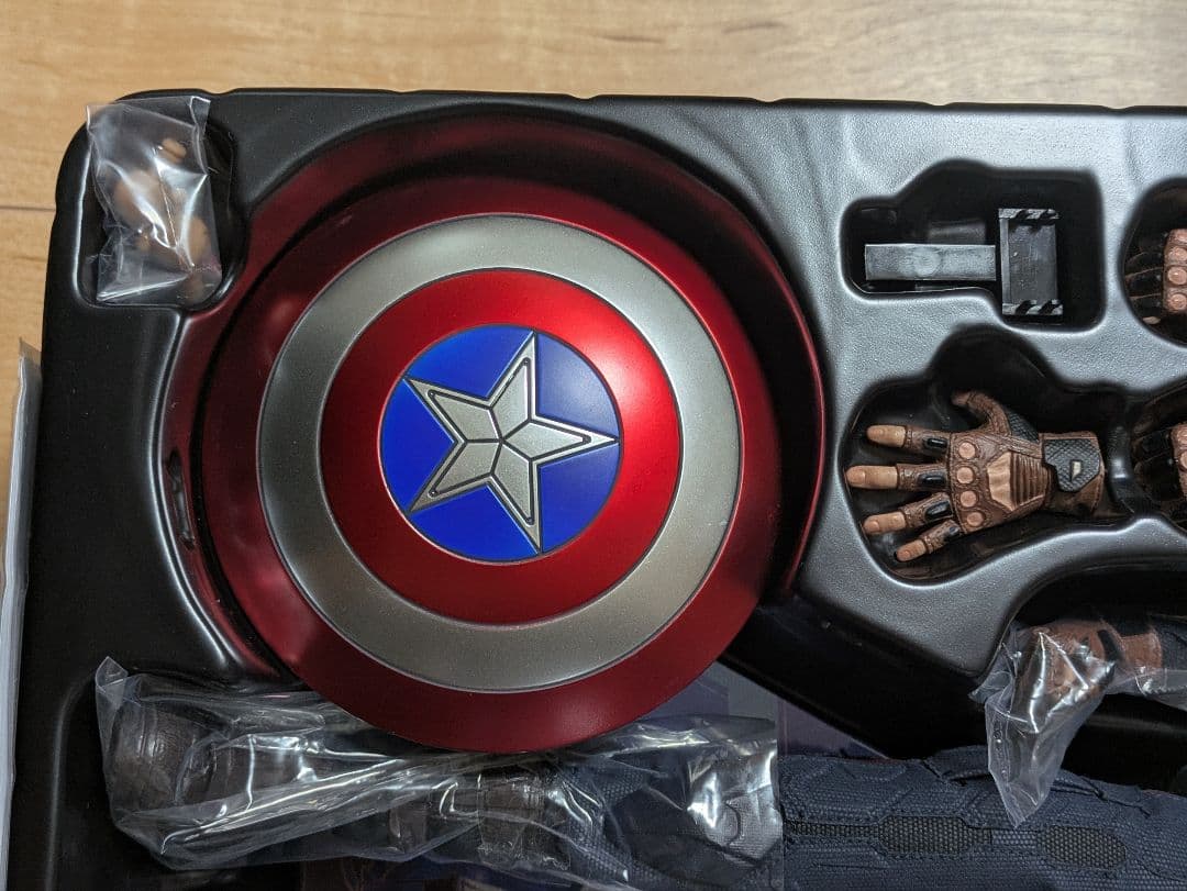 【未使用品】ホットトイズ　エンドゲーム　キャプテン・アメリカ（ステルススーツ版）